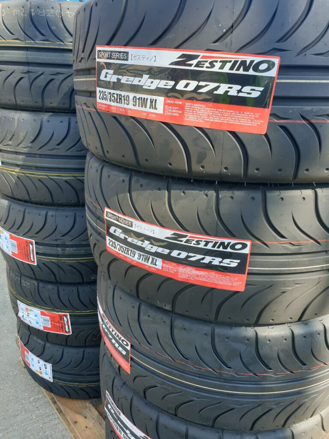 Zestino Gredge 07RS (tw160) Semi Slick